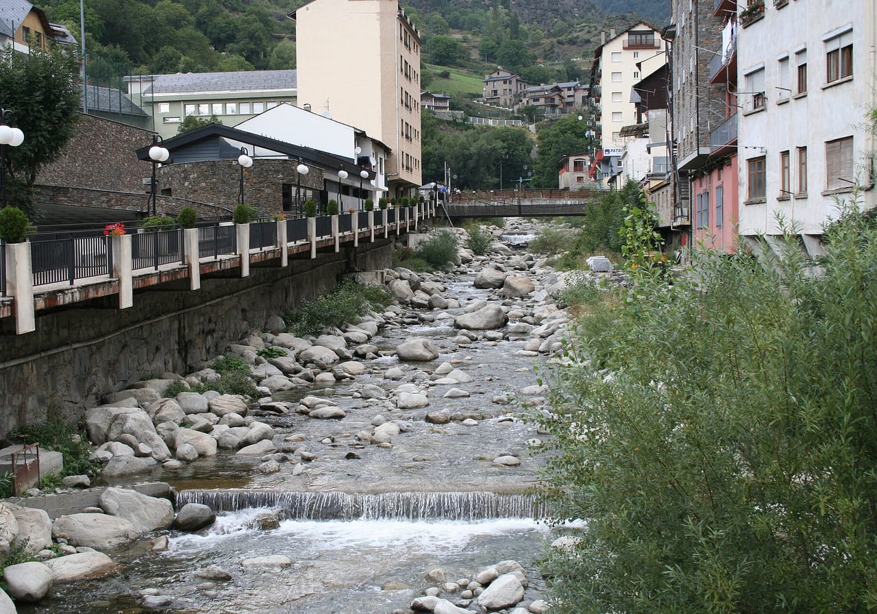 Paquetería internacional a Encamp, Andorra